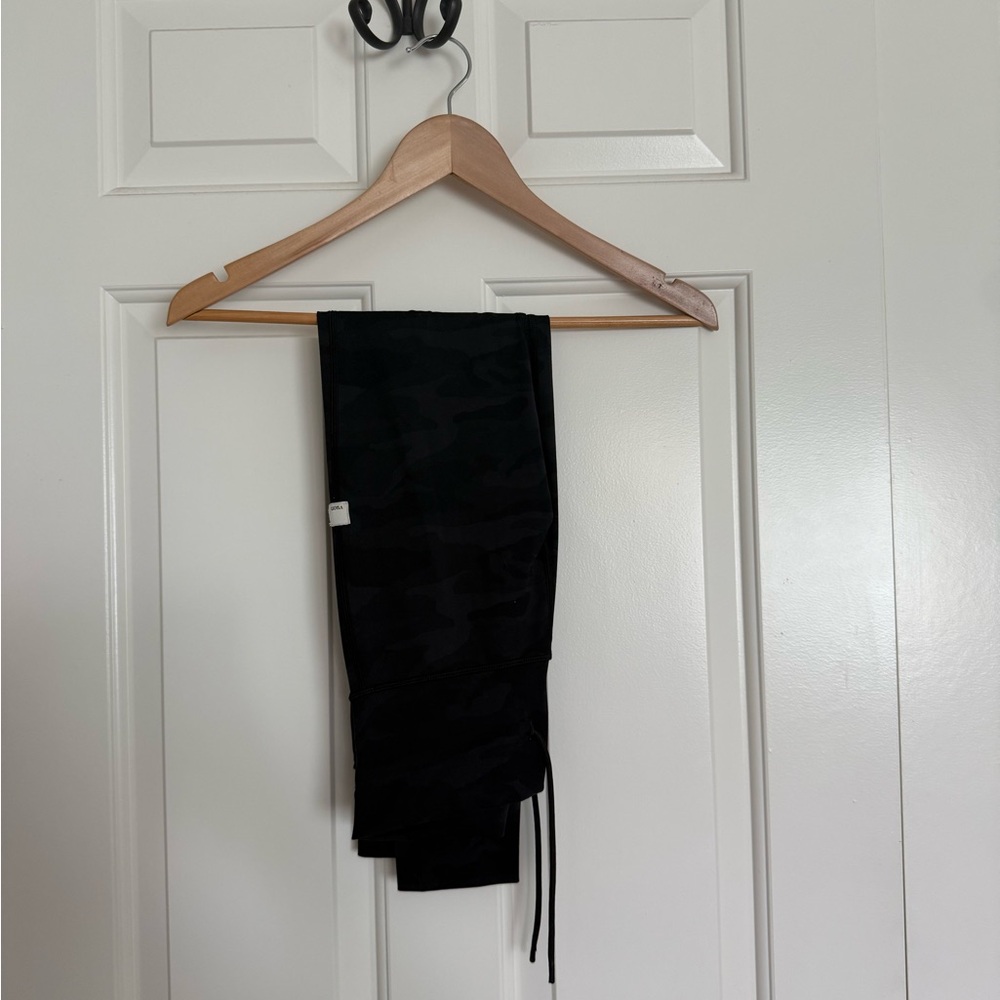 Vuori Dark Camouflage Leggings